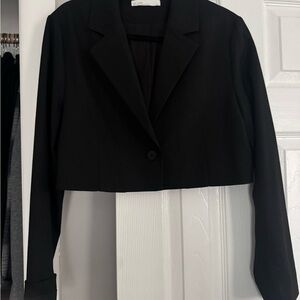 Elegant Black Women's Cropped Blazer